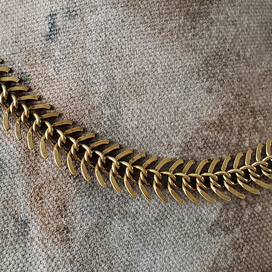 Large herringbone chain choker gold