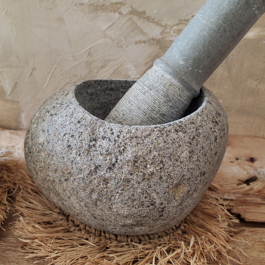 Natural river stone mortar and pestle with raffia mat