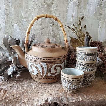 Tea Kettle Set (usable) with 4 Cups
