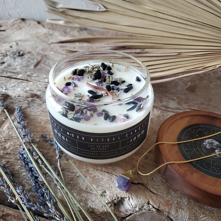 Gemstone candle with jewel glass with wooden lid